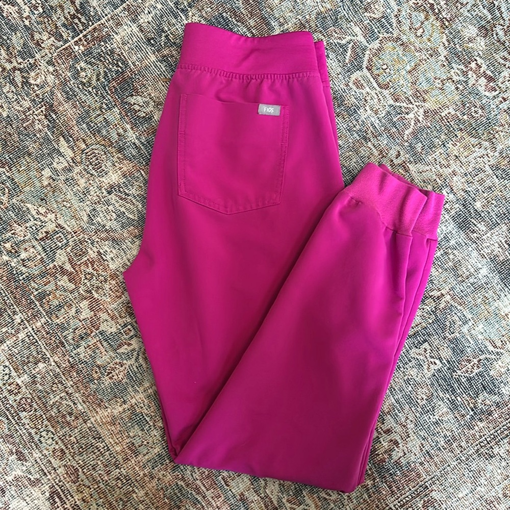 Figs scrub joggers. Size small. Normal wear. No stains.